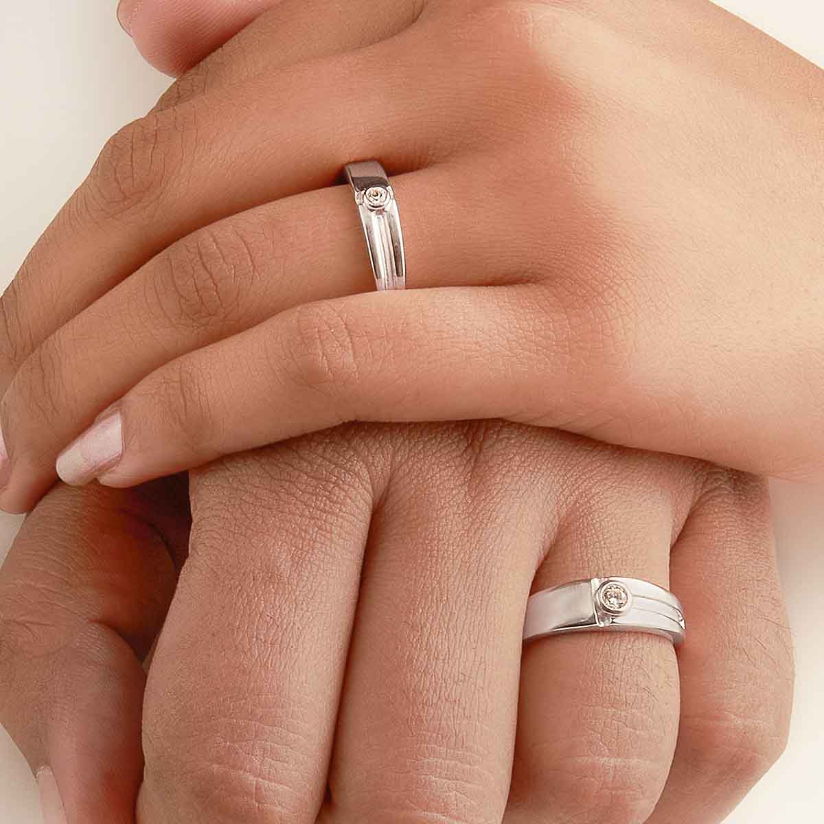 Wear a ring, wedding ring, love couple 2887677 Stock Photo at Vecteezy